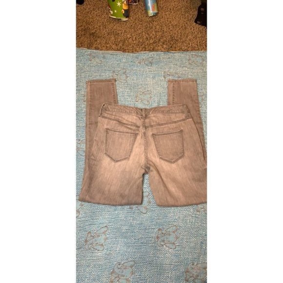 Like new Universal Thread Grey Wash Jean - Picture 2 of 5